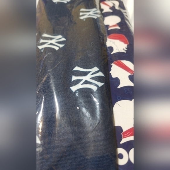 NY Yankees Team Multipurpose Gaiter Scarf - Picture 2 of 4